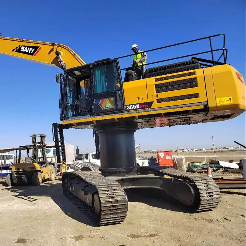What materials are used in a seaside excavator heightening column?